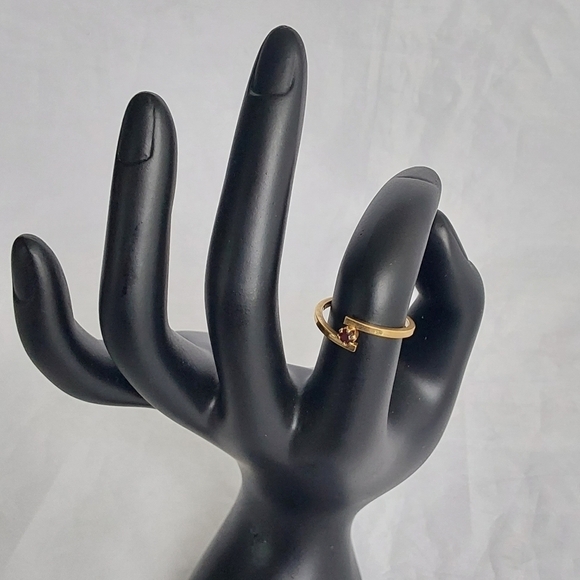 AVON RED RUBY RING - Picture 1 of 3